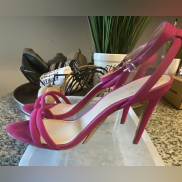 Pink - Picture 4 of 4